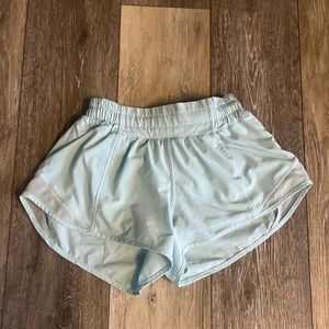 Lululemon hottie hots!